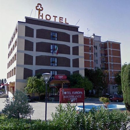 Hotel Europa Milano Rosate Bagian luar foto